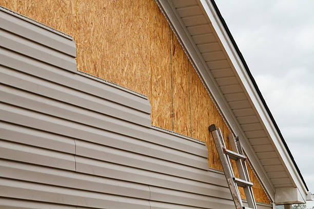Professional Emergency Siding Repair technician working in Lombard, IL
